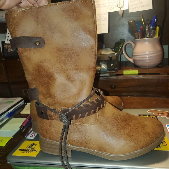 Womens boots sz EU 38, IS sz7. NWOT. Never worn. Brown weave strap boots - Picture 1 of 5